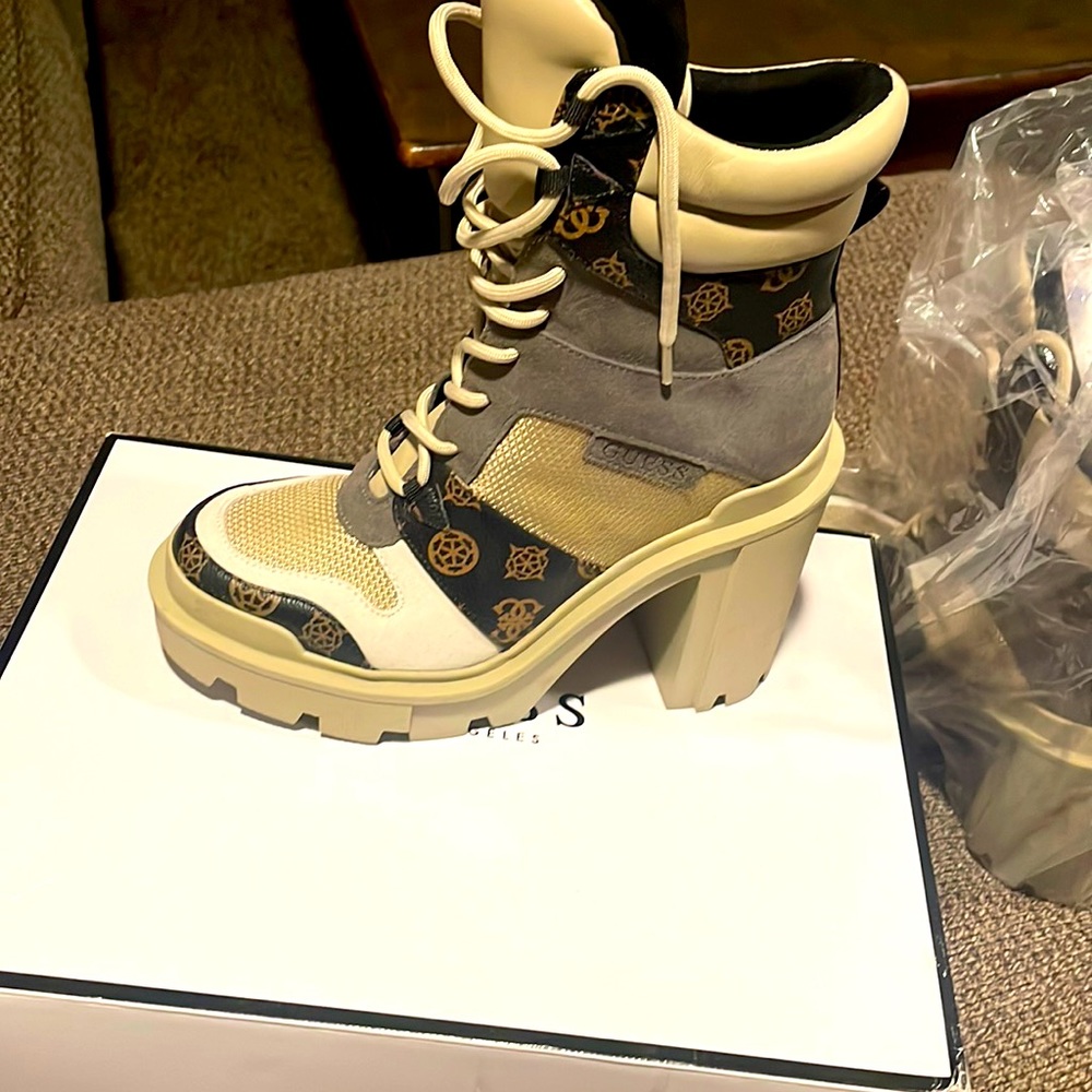 New Guess Boots